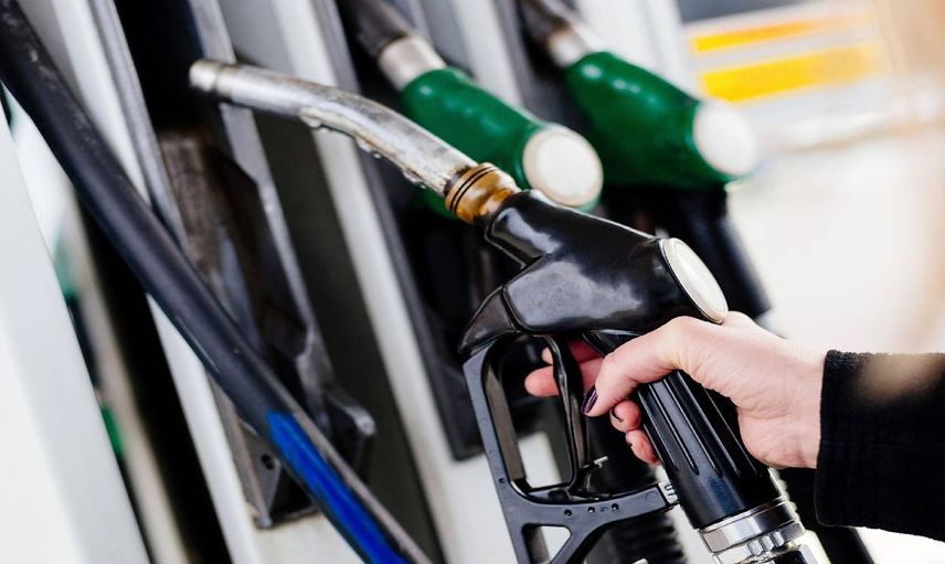 Akaryakıtta beklenen indirim geldi: Motorin araç sahiplerine nefes aldırdı! Fiyatlar bugün pompaya yansıtıldı