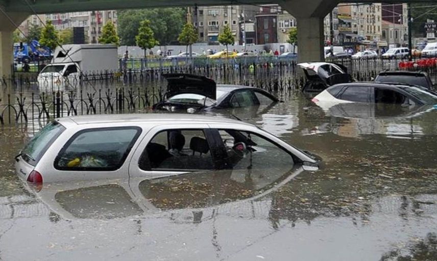 AKOM’dan dün gece uyarısı yapılmıştı: İstanbul halkı sabaha yağmurla uyandı