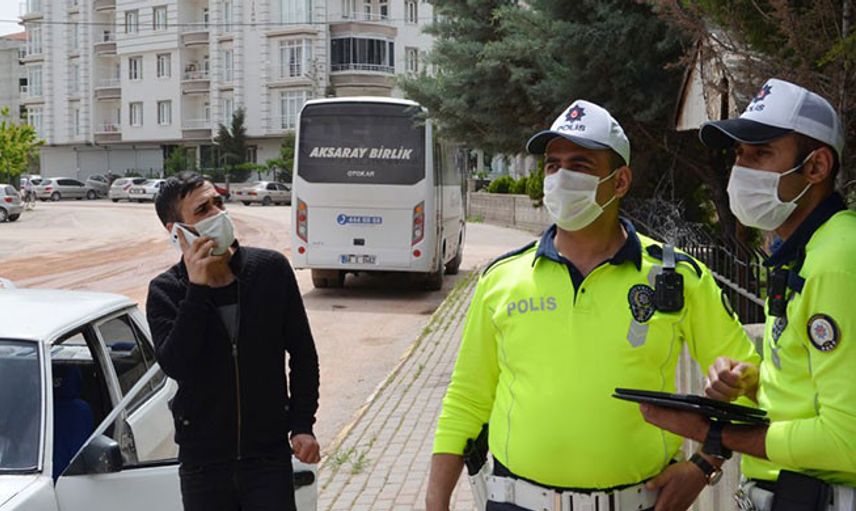 Aksaray’da Denetimden Kaçan Ehliyetsiz Sürücü Yakalanınca ‘Helal Olsun’ Dedi