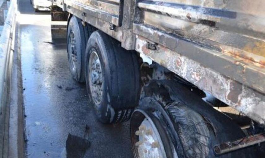 Aksaray’da Hareket Halindeki TIR Alevlerin Esiri Oldu