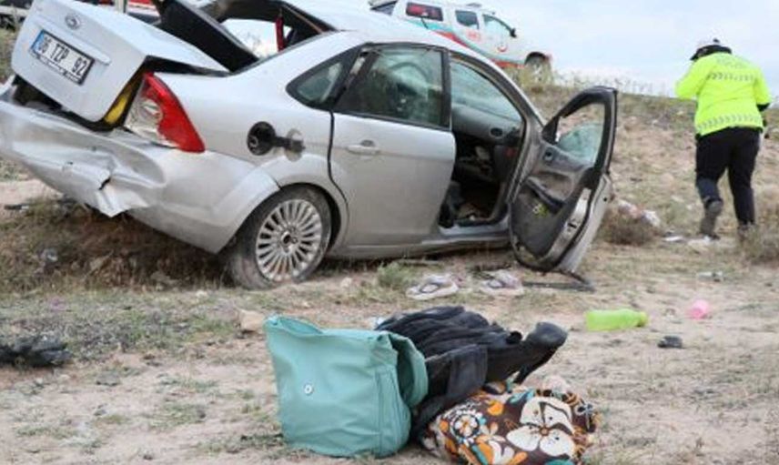 Aksaray'da korkunç kaza: Sollamak isterken üzerine gelen otobüs, kazaya neden oldu: O anlar kameraya yansıdı
