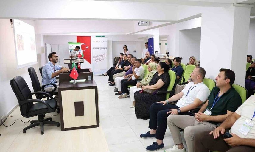 Alanyalı çiftçilere akıllı tarım ve dijitalleşme hakkında eğitim verildi