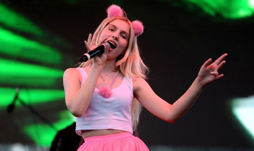 Aleyna Tilki’nin Çılgınca Dans Ettiği Uzi Konserine Narkotik Ekipleri Tarafından Baskın Yapıldı!