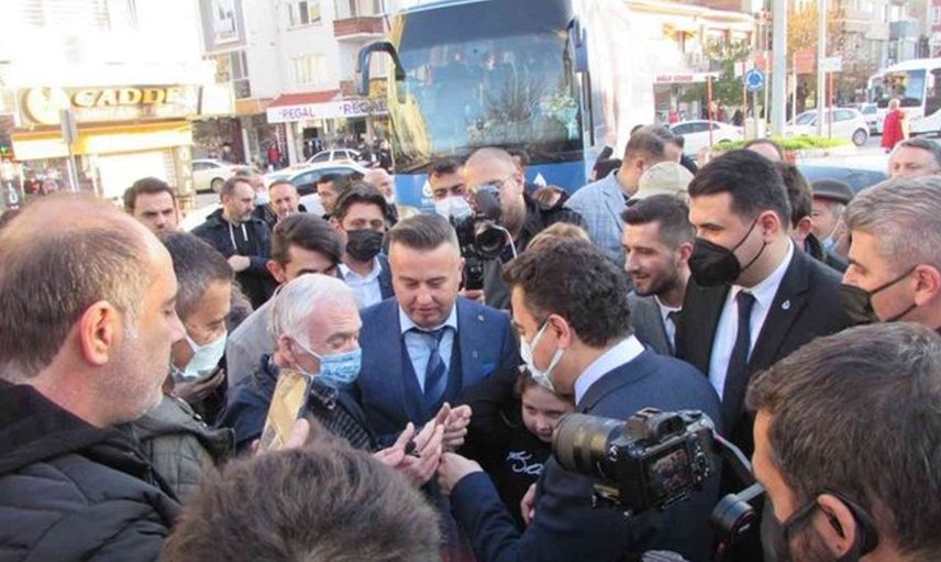 Ali Babacan’a Vatandaştan Tepki! Davasını Satan Vatanını da Satar