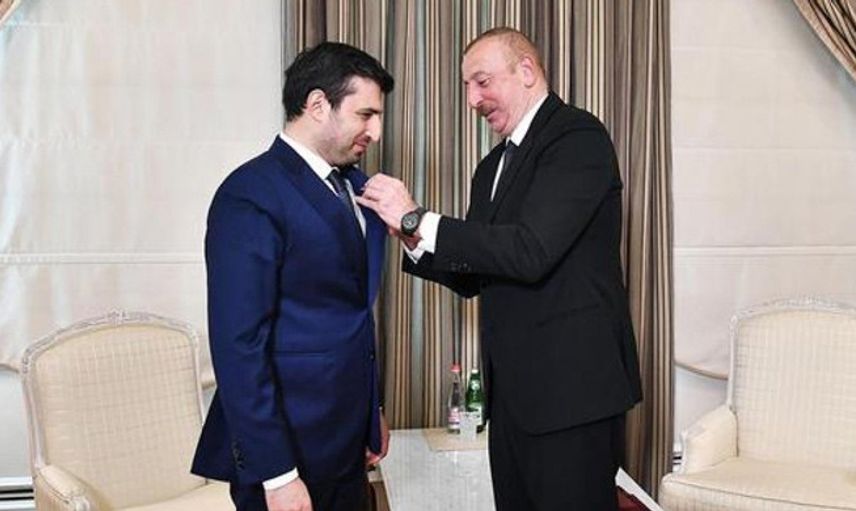 Aliyev'den SİHA'nın Mucidi Selçuk Bayraktar'a Madalya Taktı