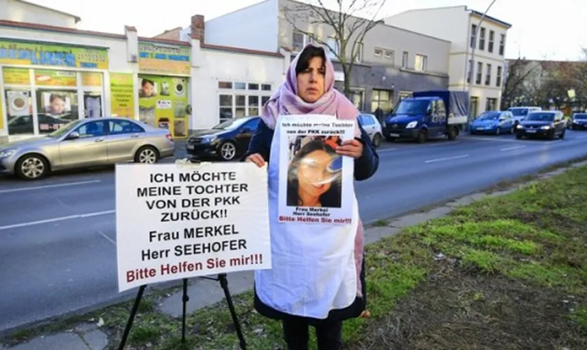 Almanya'da PKK'nın Kaçırdığı Kızın Annesi Eylem Başlattı