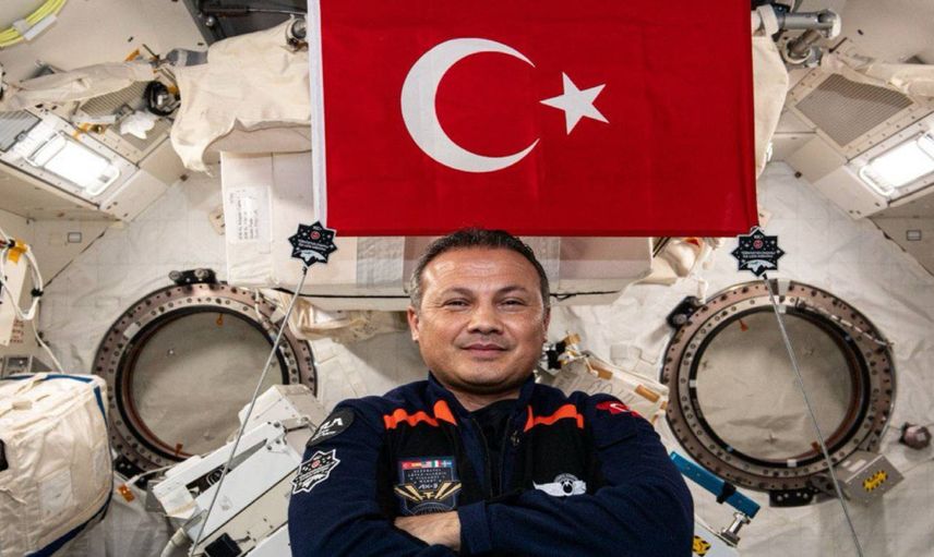 Alper Gezeravcı Bakan Kacır’ın ricasını geri çevirmedi: TEKNOFEST de uzaya çıktı