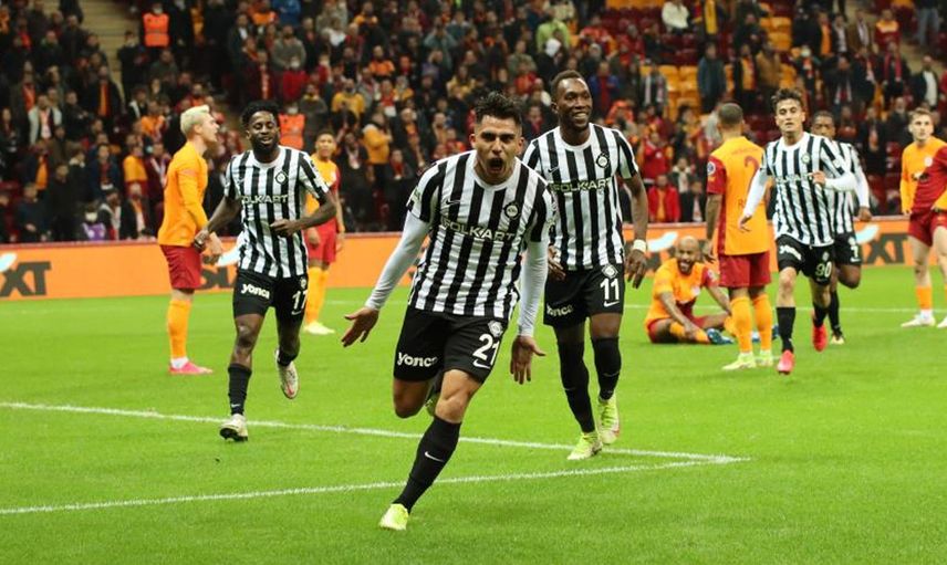Altay'dan alacaklarını alamayan Cesar Pinares sözleşmesini feshederek takımdan ayrıldı! Yıldız isim ayrılığı sosyal medya hesabından açıkladı