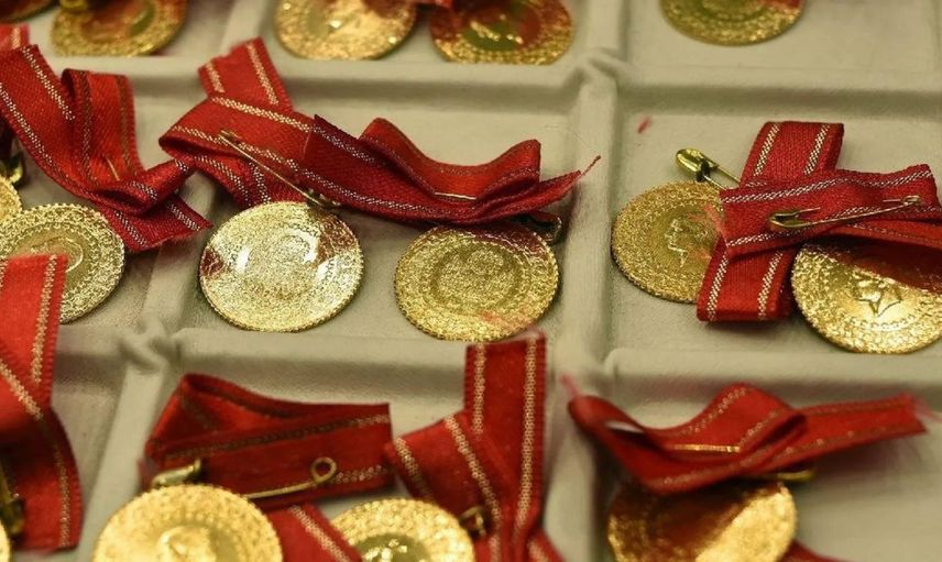Altın tarihi zirveye yürüyor: Gram ve çeyrek altından yeni rekor geldi