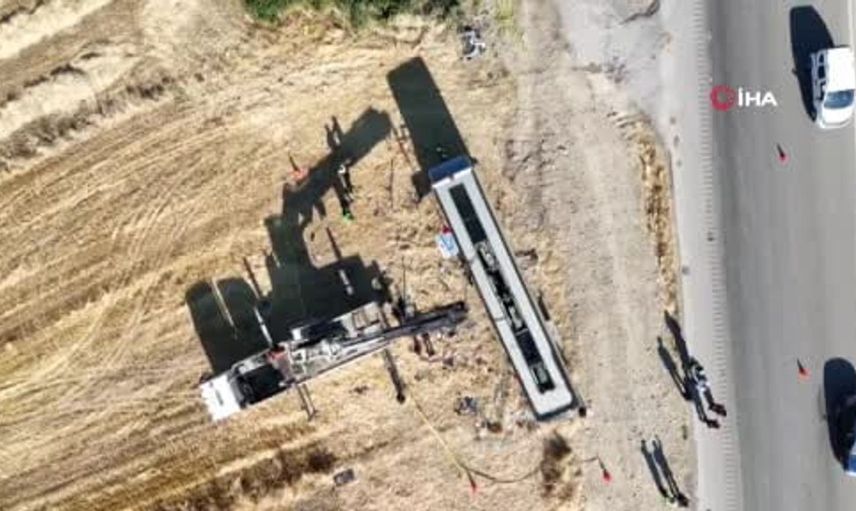 Amasya'da çift katlı otobüs kazası: 2'si ağır 46 yaralı