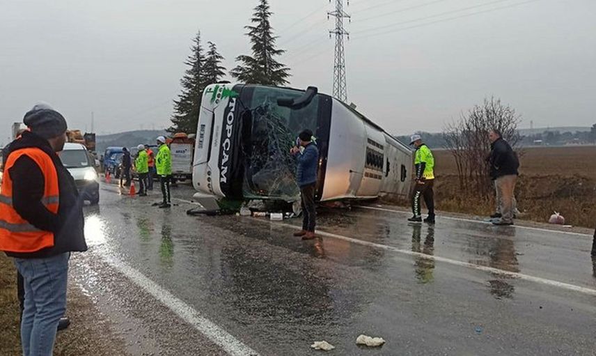 Amasya’da Yolcu Otobüsü Devrildi! Ölü ve Yaralılar Var