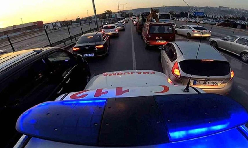 Ambulansa yol vermeyen 61 ACK 114 plakalı araç sürücüsüne ceza