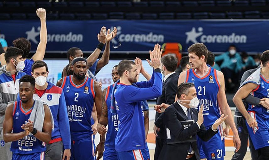 Anadolu Efes Dörtlü Finalin Peşinde