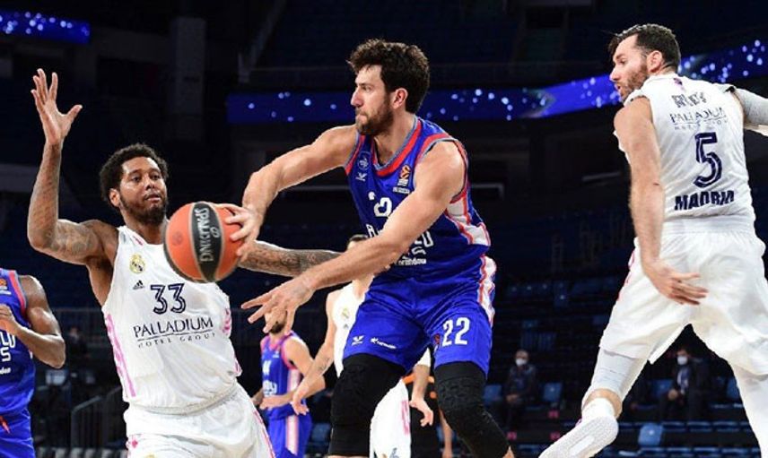 Anadolu Efes Real Madrid'e Karşı Mağlup Oldu