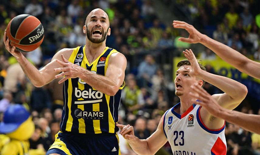 Anadolu Efes son nefeste güldü: Fenerbahçe'yi mağlup etti