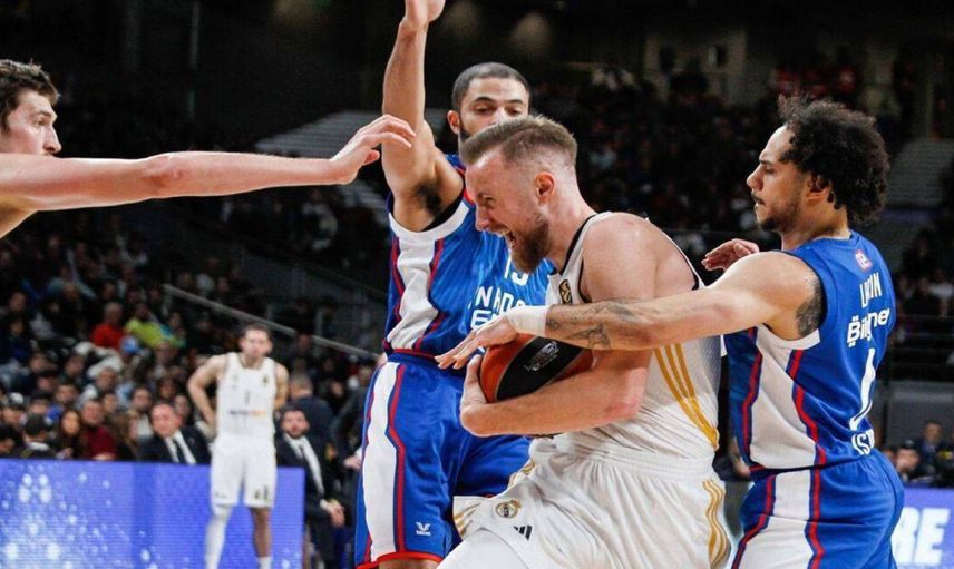 Anadolu Efes tarihi geceden üzgün ayrıldı: İspanya’daki maç 4 kez uzatmaya gitti