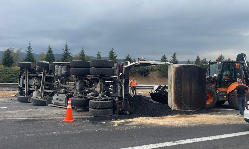 Anadolu Otoyolu Bolu Dağı Kesimindeki Yol Kaza Sonrası Ulaşıma Açıldı