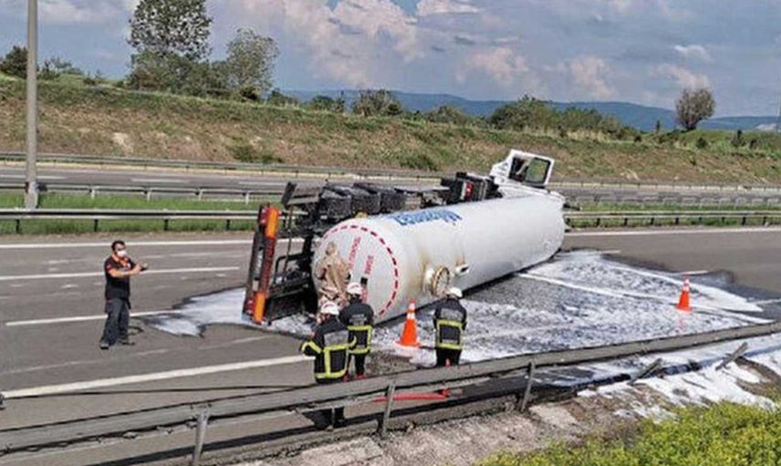 Anadolu Otoyolu neden kapatıldı? Anadolu Otoyolu'nda korkutan olay! LPG yüklü tanker devrildi: Patlama ihtimaline karşı önlem alındı