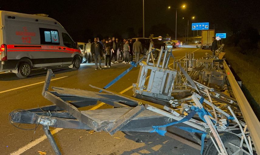Anadolu Otoyolu'nda korkutucu kaza: Otomobilin pikaba çarpması sonucu birçok kişi yaralandı