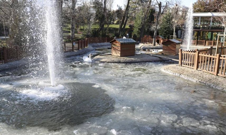 Ankara buz kesti: Termometreler eksi 9’u gördü