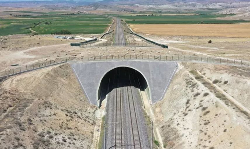 Ankara-Eskişehir Yüksek Hızlı Tren (YHT) Hattı'nda Bulunan Özellikle Dünyada Bir İlk Oldu