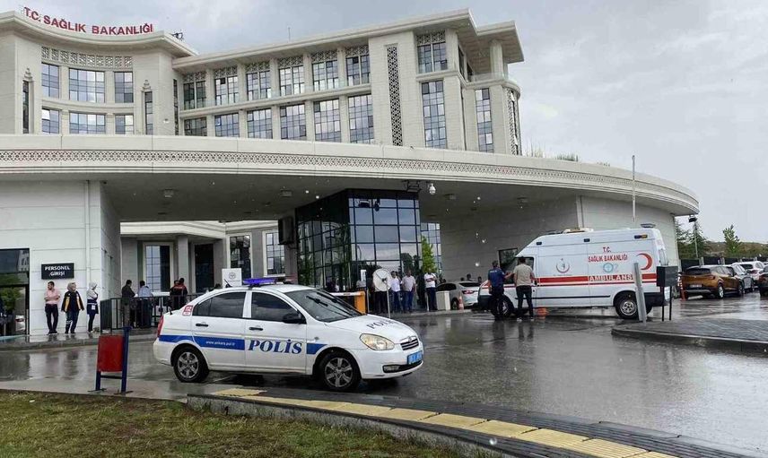 Ankara Sağlık Bakanlığı önünde kendimi patlatırım diyen sağlık çalışanı ne oldu, kimdir? SON DAKİKA! Ankara Sağlık Bakanlığında neler oluyor?