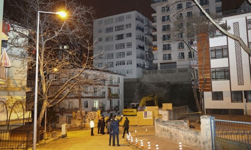 Ankara'da 8 Katlı Binanın Yıkılma Tehlikesi