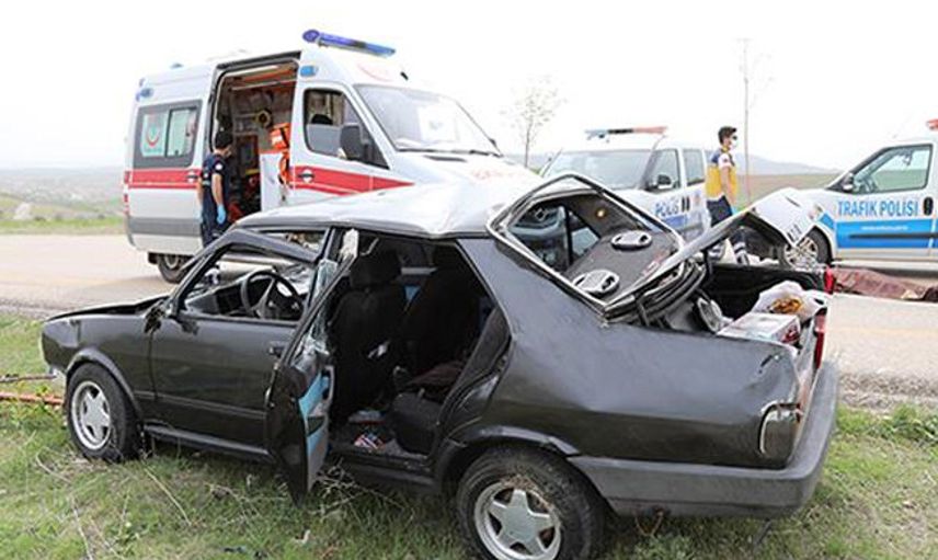 Ankara'da Devrilen Otomobilin Sürücüsü Hayatını Kaybetti