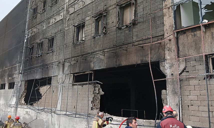 Ankara'da medikal ürün fabrikası alevler içerisinde kaldı: Gökyüzünü dumanlar kapladı!