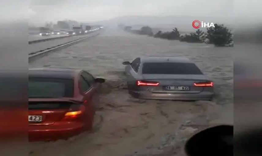 Ankara'da Sağanak Sonrası Araçlar Suya Gömüldü