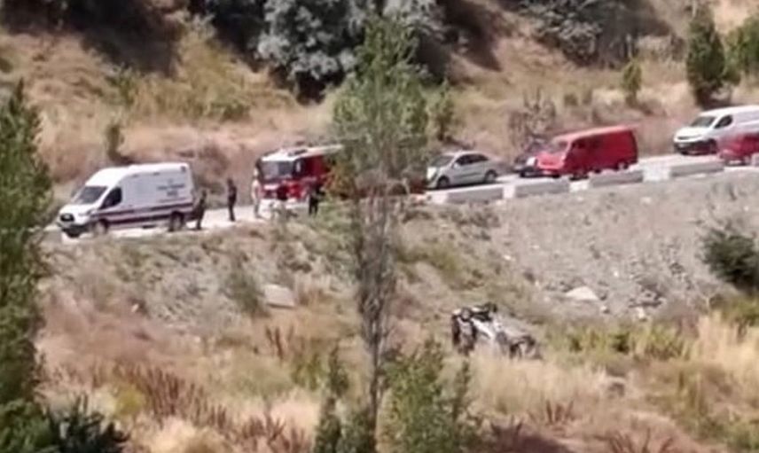 Ankara'da şarampole yuvarlanan otomobilin sürücüsü yaralandı
