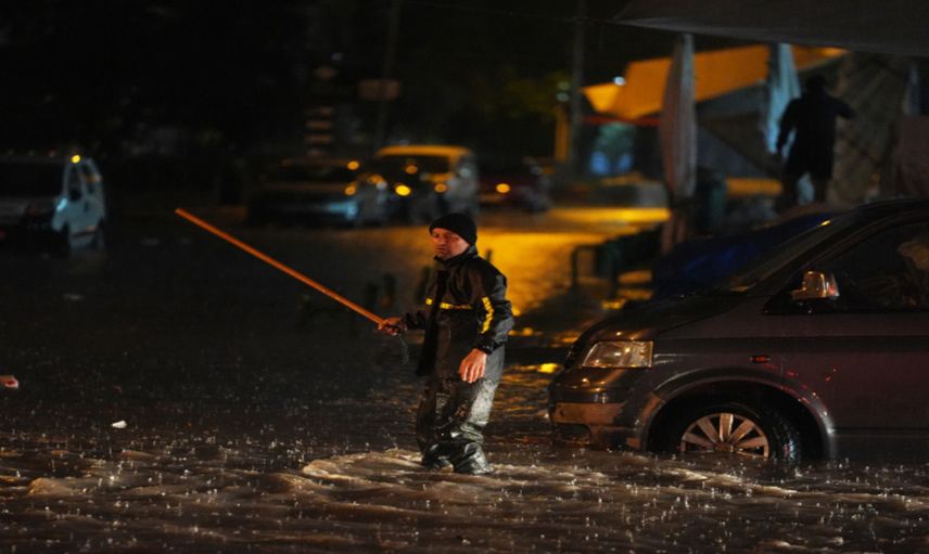 Ankara'da şiddetli sağanak! Vatandaşların mağduriyeti kameralara yansıdı