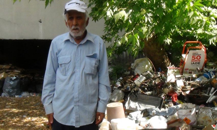 Antalya'da insanlık dramı! Çöpten hurda toplayarak geçimini sağlayan zavallı adamın tek varlığı olan motosikletini çaldılar