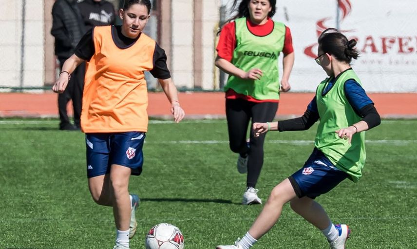 Annelere ve Kızlarına Özel Futbol Günü