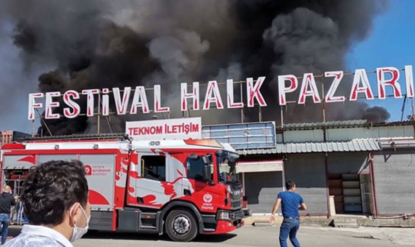 Antalya Festival Pazarı'nda Yangın