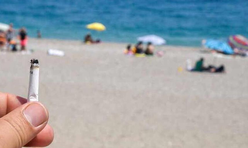 Antalya Konyaaltı Sahili'nde çevre kirliliği rezilliği! İzmaritleri çakıl taşlarının arasına gizlediler