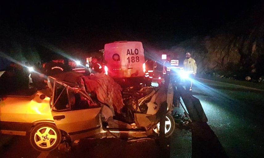Antalya Otomobille Tır Çarpıştı: 2 Ölü, 2 Yaralı