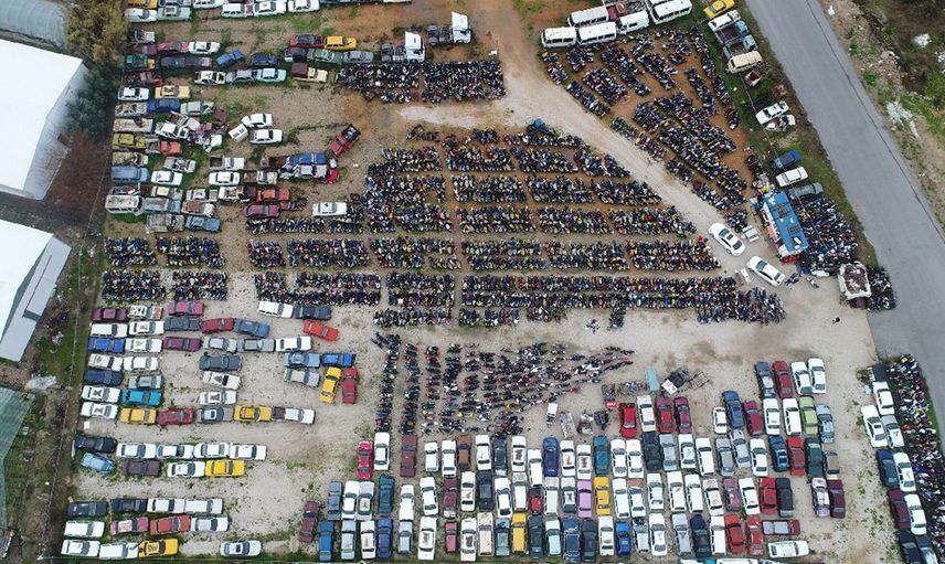 Antalya'da araba mezarlığı! Binlerce araç çürüyor