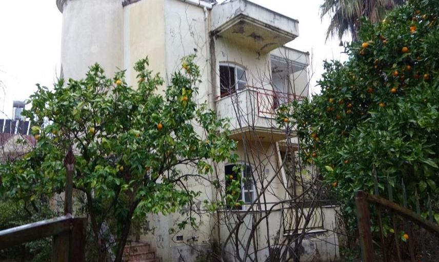 Antalya'da Bir Vatandaş Kuş Avlamak İçin Çıktığı Metruk Binada Çürümüş Ceset Buldu