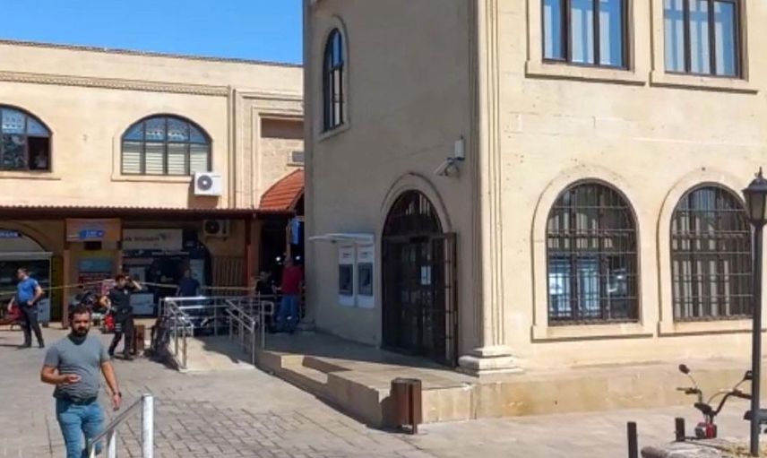 Antalya'da kabus dolu anlar! Kimliği belirsiz bir şahıs banka müdürünü rehin aldı