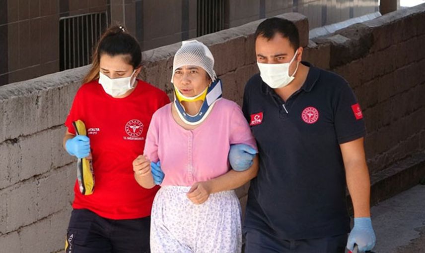 Antalya’da Kadının Üzerine Evin Tavanı Düştü