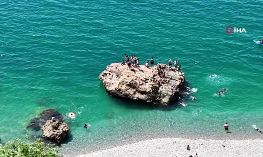 Antalya'da Karla Mücadele ve Yaz Eğlencesi