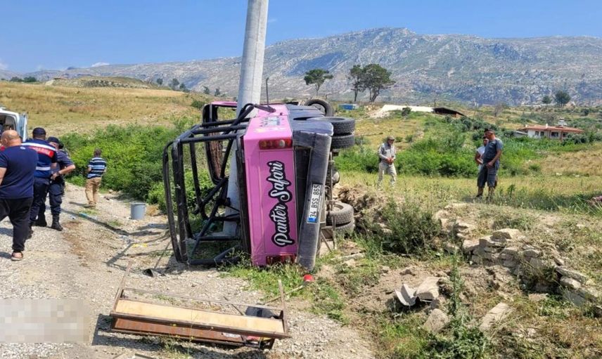 Antalya’da korkunç kaza: Çok sayıda turist yaralandı!