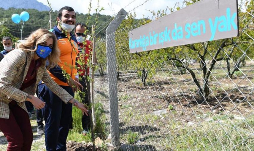 Antalya’da Otizmli Bireyler Fidan Dikti
