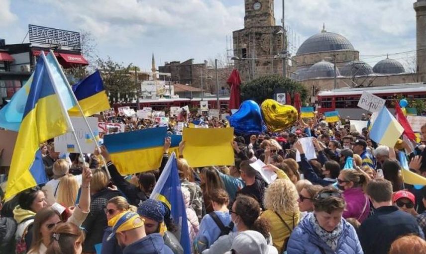 Antalya'da Ukraynalılardan protesto: Dünyayı bu anlamsız savaşı durdurmak için birleşmeye çağırıyoruz