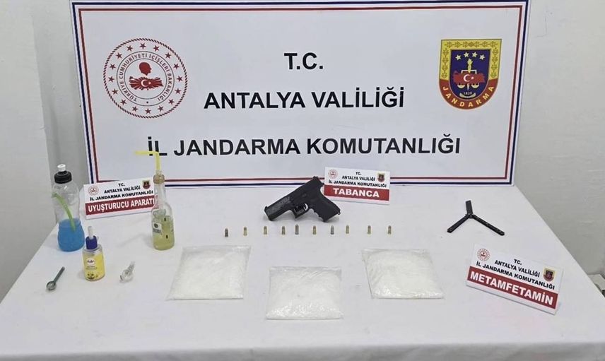 Antalya'da Uyuşturucu Operasyonu: İki Şüpheli Yakalandı