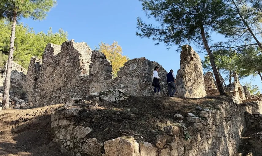Antalya'daki Antik Kentte "Kıskanan Çatlasın" Mozaği Keşfedildi