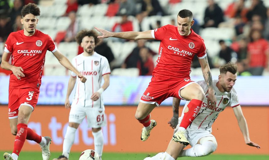 Antalyaspor galibiyet hasretini bitirdi: Gaziantep FK'yı mağlup etti