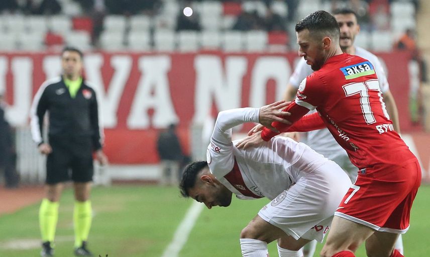 Antalyaspor Sergen Yalçın ile yükseliyor: Sivasspor'u 2 golle devirdiler