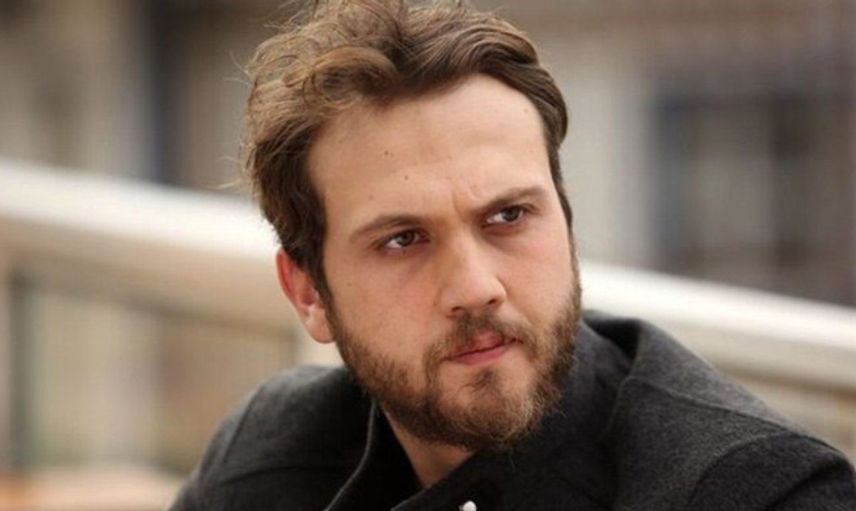 Aras Bulut İynemli'nin Gerçek Mesleği Nedir?